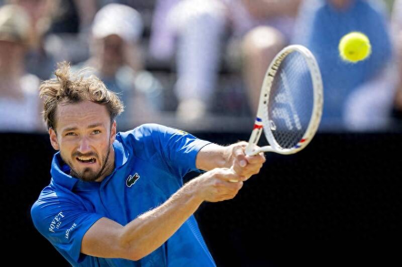 Medvedev reached the 400-win milestone of his career and advanced to the quarterfinals of the 2025 Halle Men's Open