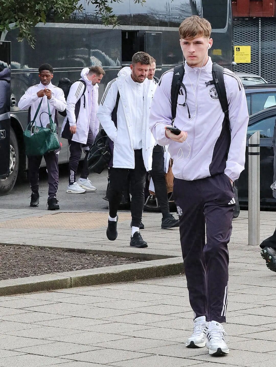 Manchester United's squad for the West Ham match confirmed, Carrick announces Mount's return delayed! Yaro likely to miss as well