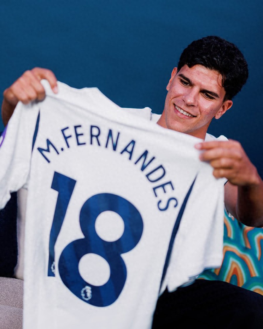 Exposed: Manchester United Disappointed with M. Fee! He Dons Tottenham Shirt, Claims Hero is B. Fee, Boldly Declares Title Ambitions