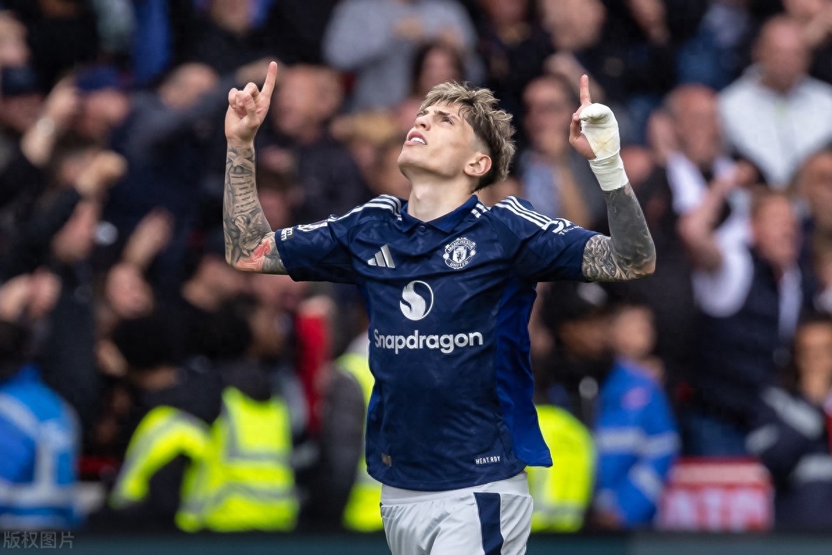 Quasi-two-pair data! The 20-year-old Garnacho has 11 goals, 10 assists &amp; 21 goals this season, second only to B Fee in the team