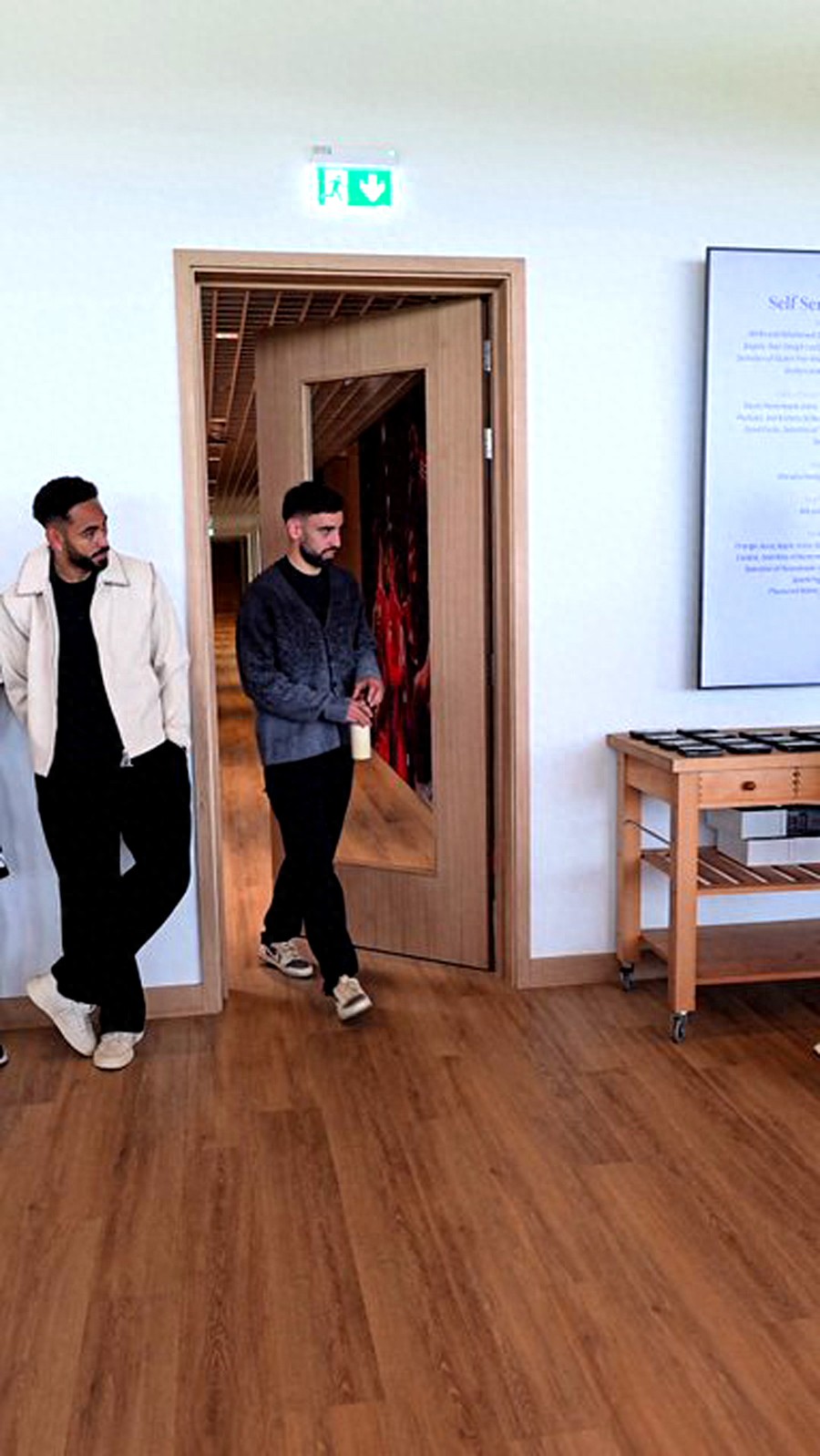 Saudi Arabia plans to approach Manchester United again in January to buy Bruno Fernandes, offering a net weekly salary of £700,000! They also want to sign Maguire on a free transfer.