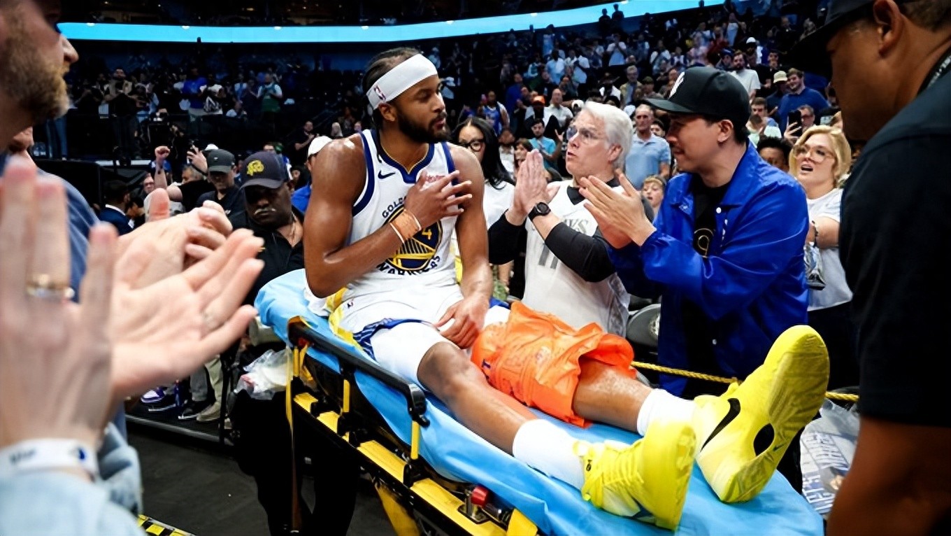 Moody scheduled for MRI tomorrow! Kerr expresses pessimism, experts suspect patellar tendon rupture or patellar dislocation.