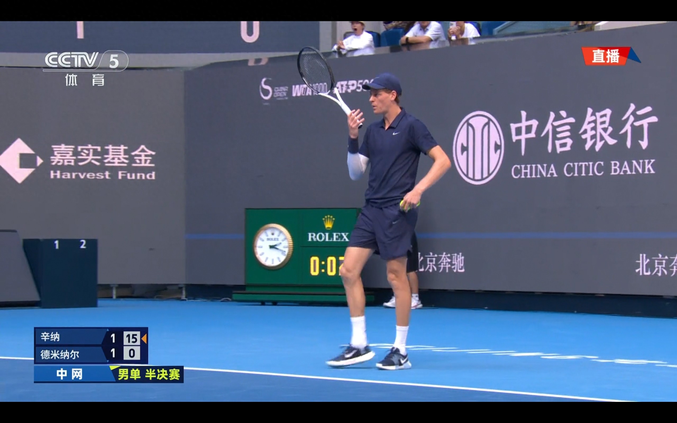 The men&#39;s singles semifinal between Sinner and Deminair is currently live.