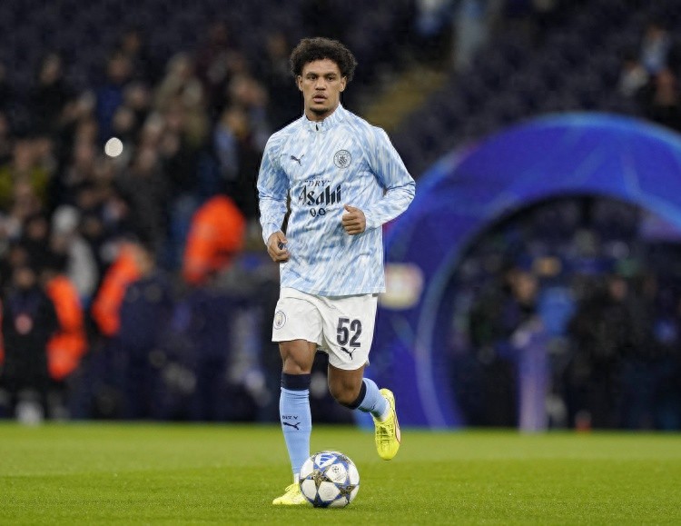Multiple Premier League and Bundesliga clubs are competing for Manchester City forward Bob, with Fulham close to a £35 million deal.