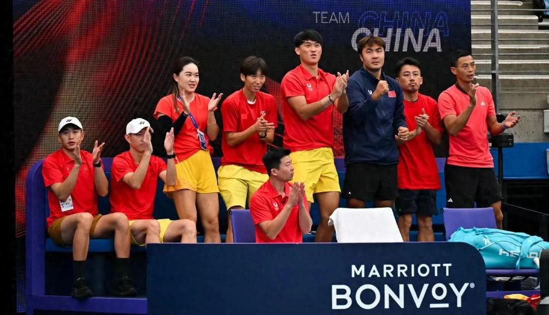 The early exit and lineup decisions of the Chinese team in the United Cup sparked controversy, but netizens say it does not affect Zhang Zhizhen being the biggest winner.