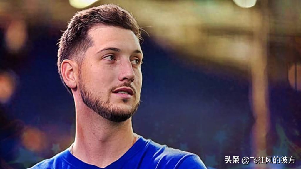 The Toronto Blue Jays are aggressively pursuing the top free agent, Tucker, while the prospects for Bichette's contract renewal look bleak.