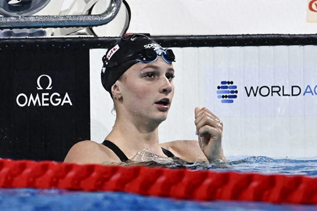 Swim in 2 minutes and 06 seconds! Canadian rising star Mackintosh set a world record in the women's 200m individual medley