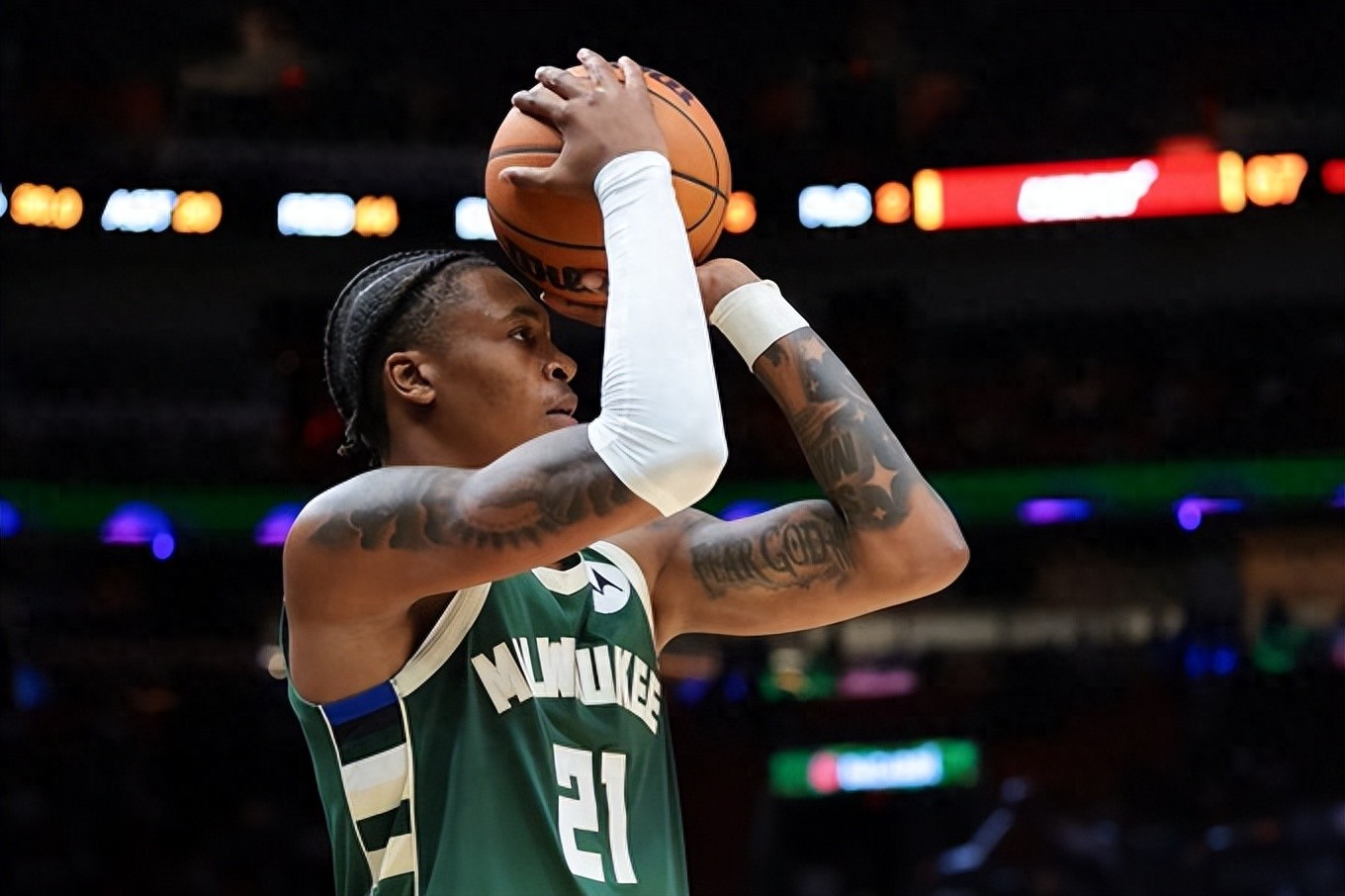 Rockets make one signing and one cut! Former Bucks player joins Houston, 28-year-old Harris to be waived to free up a roster spot