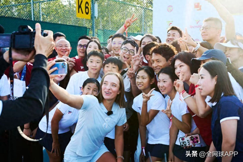 Six-time Grand Slam champion Iga Świątek made an appearance at the Tecnifibre Brand Day.