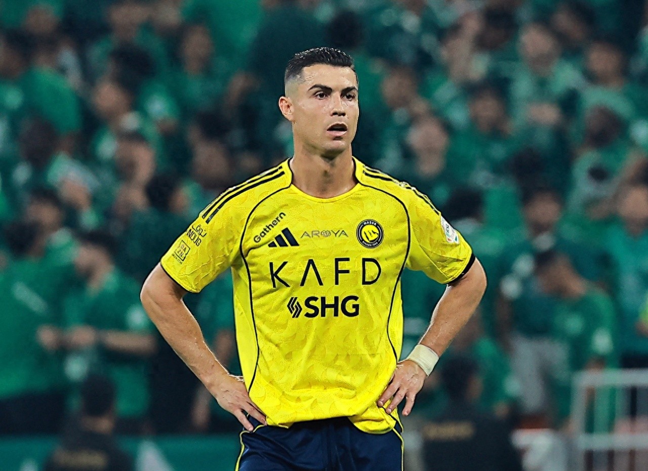 The real reason behind Cristiano Ronaldo's strike has been revealed; Portuguese media report that Al-Nassr is severely behind on salary payments, and if this issue isn't resolved, Ronaldo will continue his strike.