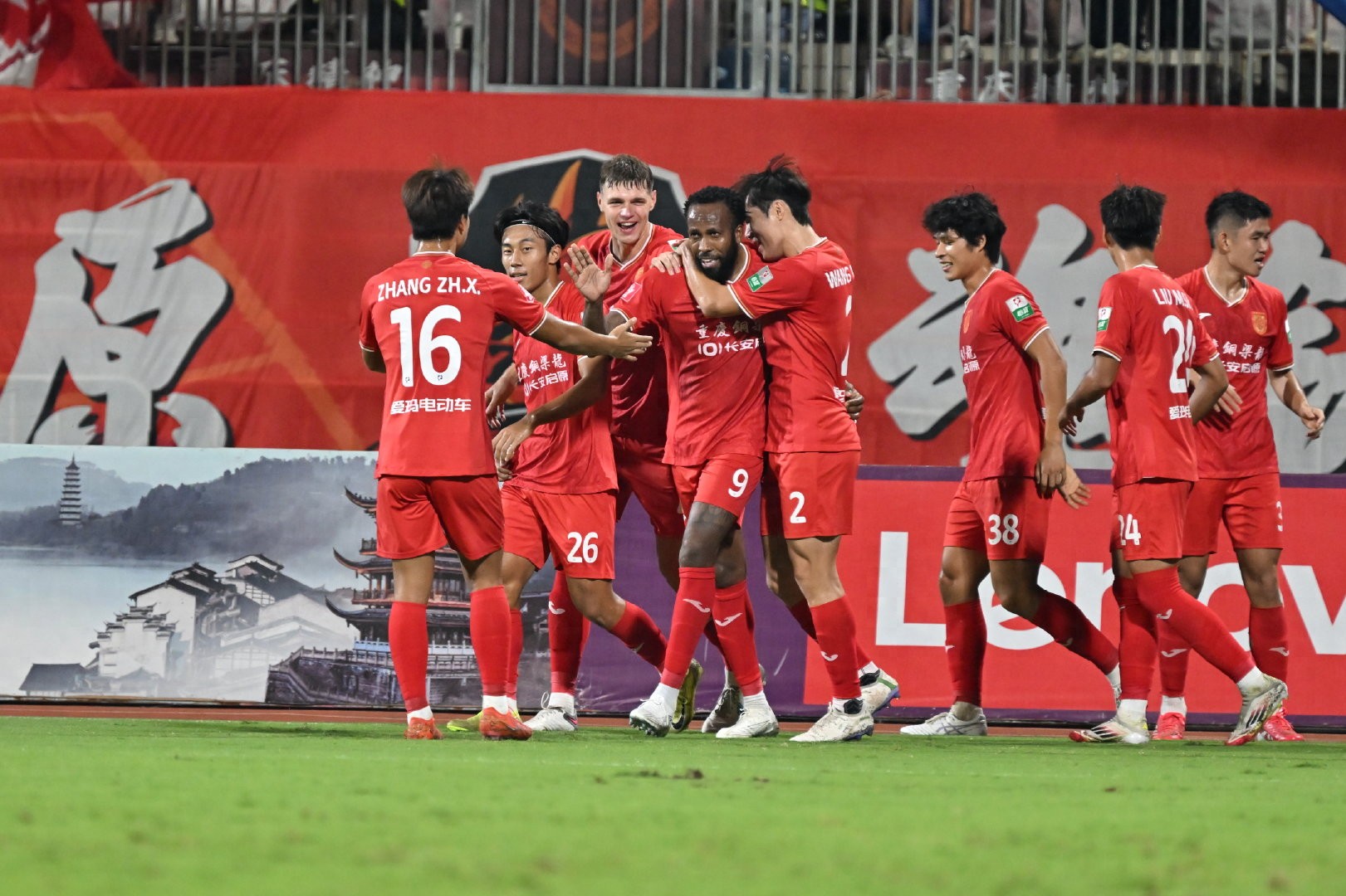 Zhang Wailong’s home debut focuses on pragmatism, Tongliang Long secures two consecutive wins to take control of promotion race