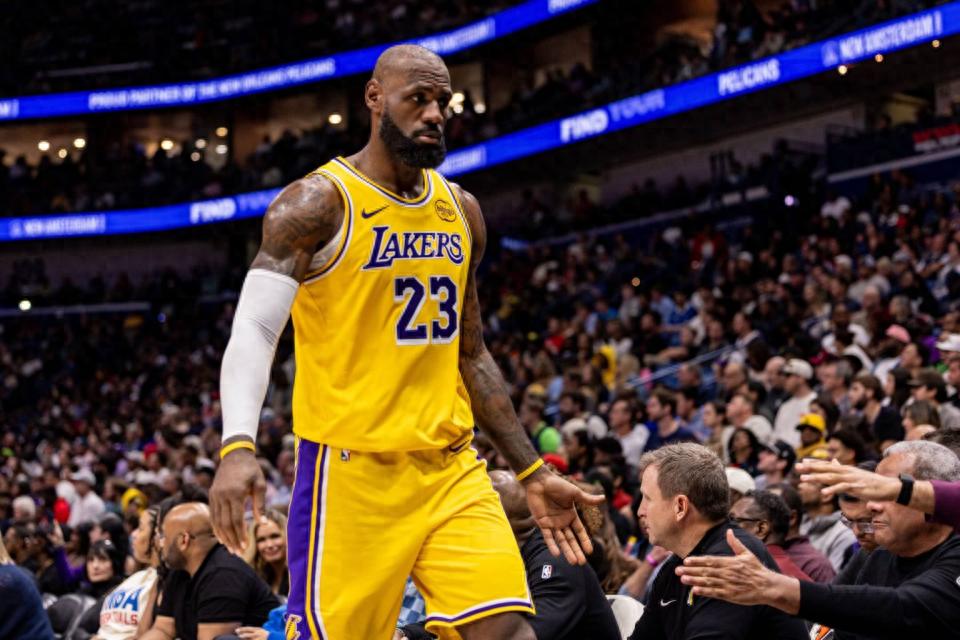 Legendary Lakers player Michael Cooper: The team absolutely cannot let LeBron James go; more than 95% of players are not as good as him.