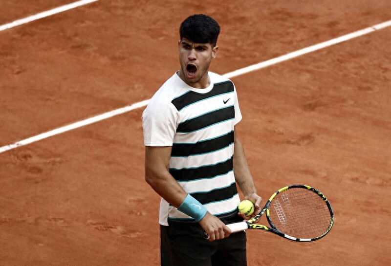 Alcaraz reached the quarterfinals of the men's singles at the 2025 French Open, and his sportsmanship was praised by the outside world