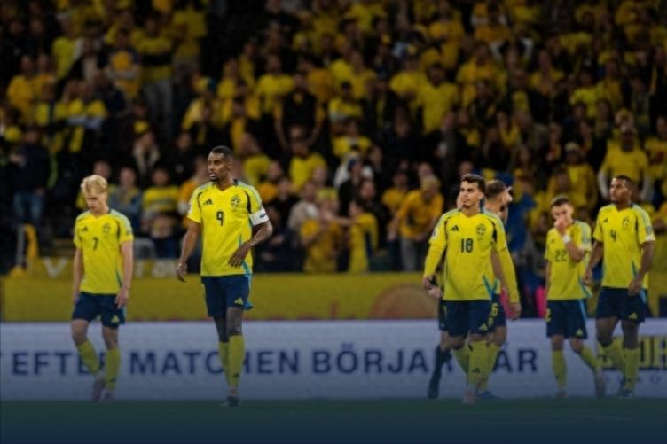 Sweden boasts many key players from Premier League and Champions League clubs, but after three World Cup qualifying matches, they have only 1 point and sit at the bottom. The coaching staff is utterly incompetent.