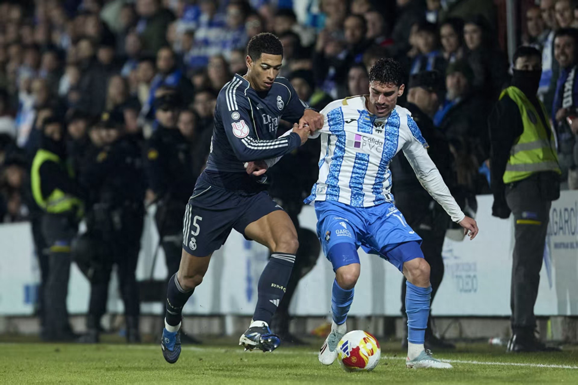 Mbappé's brace narrowly secures advancement, but Alonso suffers defeat; the second-to-last team in the Spanish third division nearly holds Real Madrid to a draw.