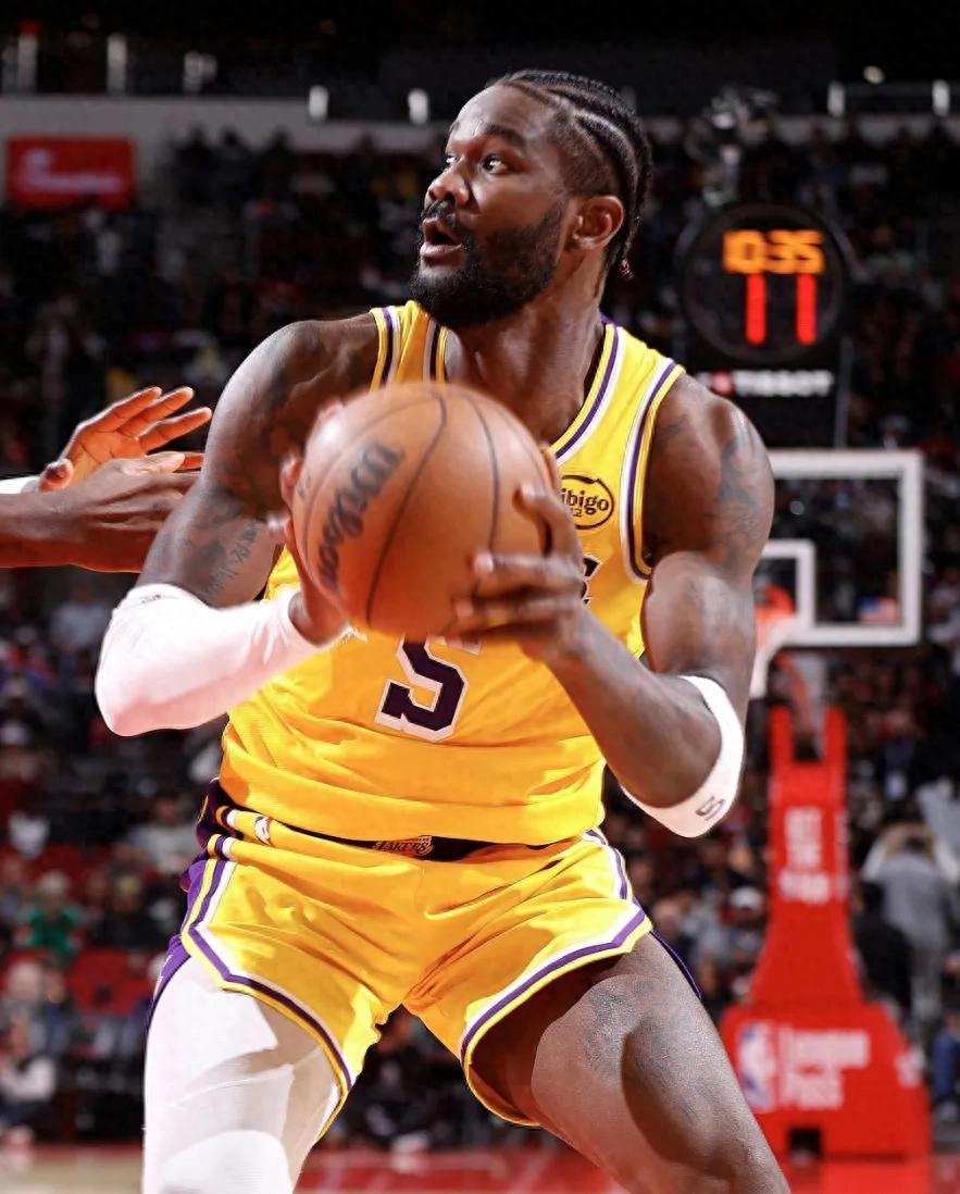 Lakers vs Rockets, it's so entertaining!