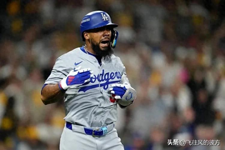 Dodgers&#39; manager is not worried about Teoscar&#39;s defense and has no plans to replace the right fielder for now.