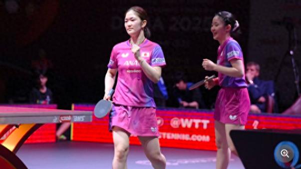 At the 2025 World Table Tennis Championships in Doha, the two Japanese women's doubles pairs reached the round of 16 together in sweeping mode