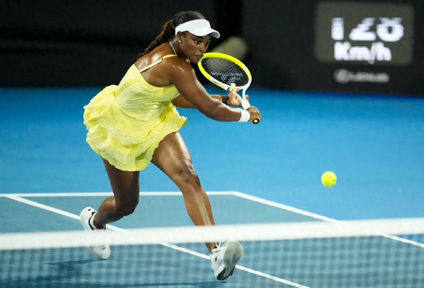 Foreign media comment on Zheng Qinwen's debut suggests an upset is brewing, praising Alcaraz vs. Fonseca as a "pre-final."