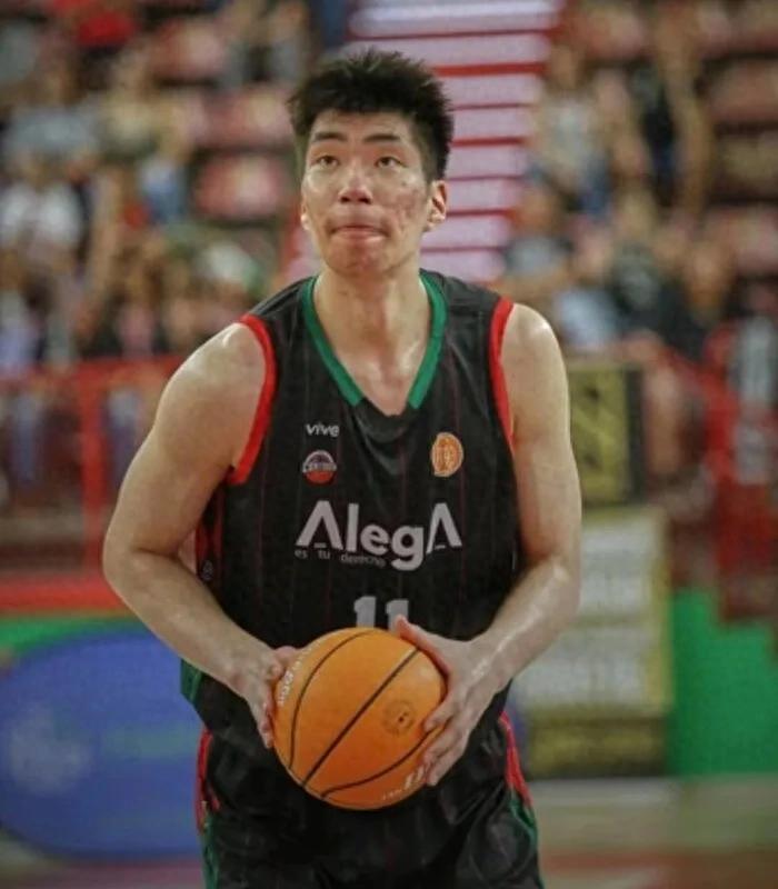 9+3! Officially made its debut! The top backup center for the Chinese men's basketball team