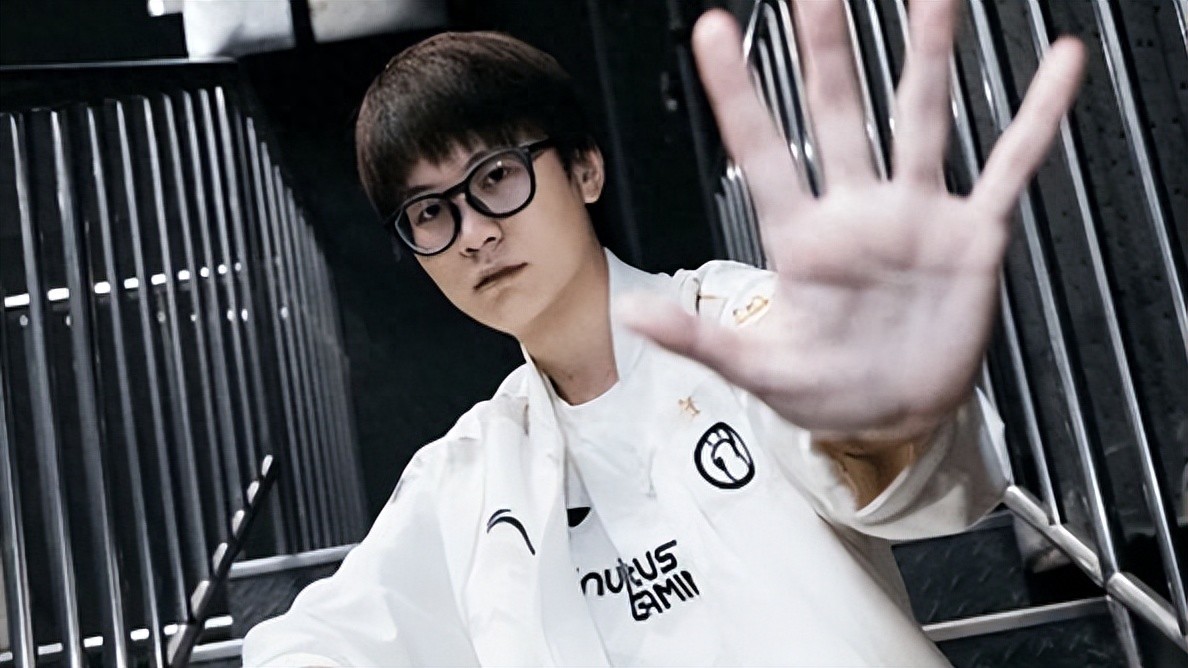 LPL players&#39; poor performance angers officials! Guan Zeyuan predicts the play-in: T1 will beat IG 3:1