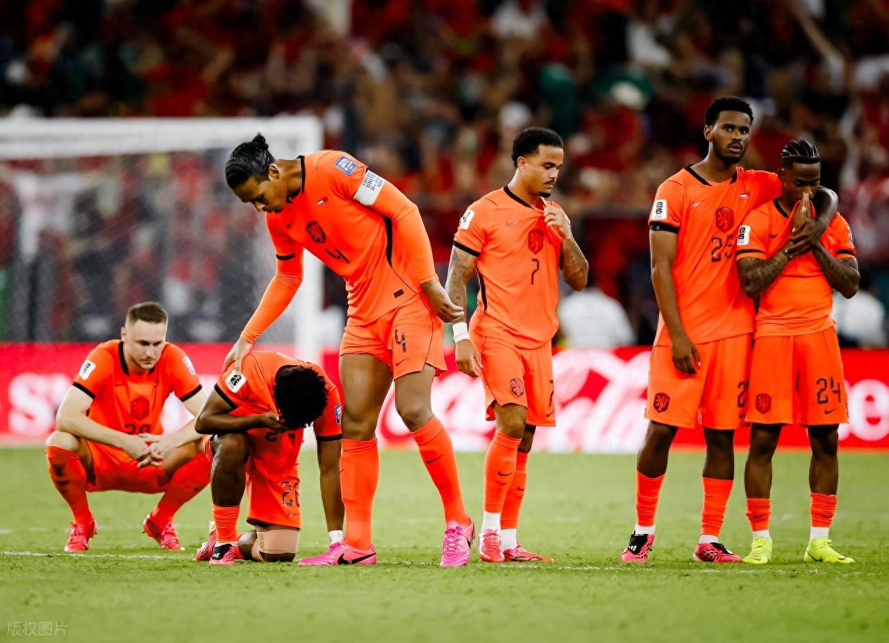 Three generations unable to bridge the gap! The "King without a Crown" has fallen in penalty shootouts four times, continuing Dutch football's tragic saga.