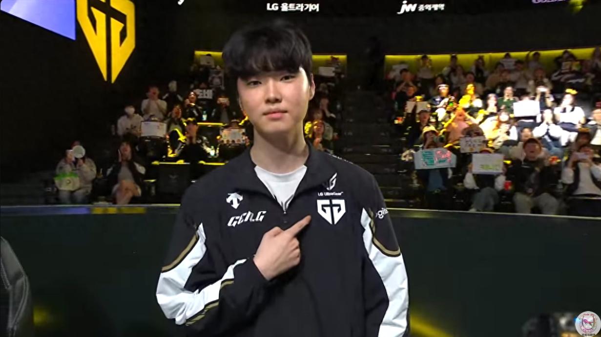 GenG and HLE are on a winning streak! T1 is still struggling with which ADC will start?