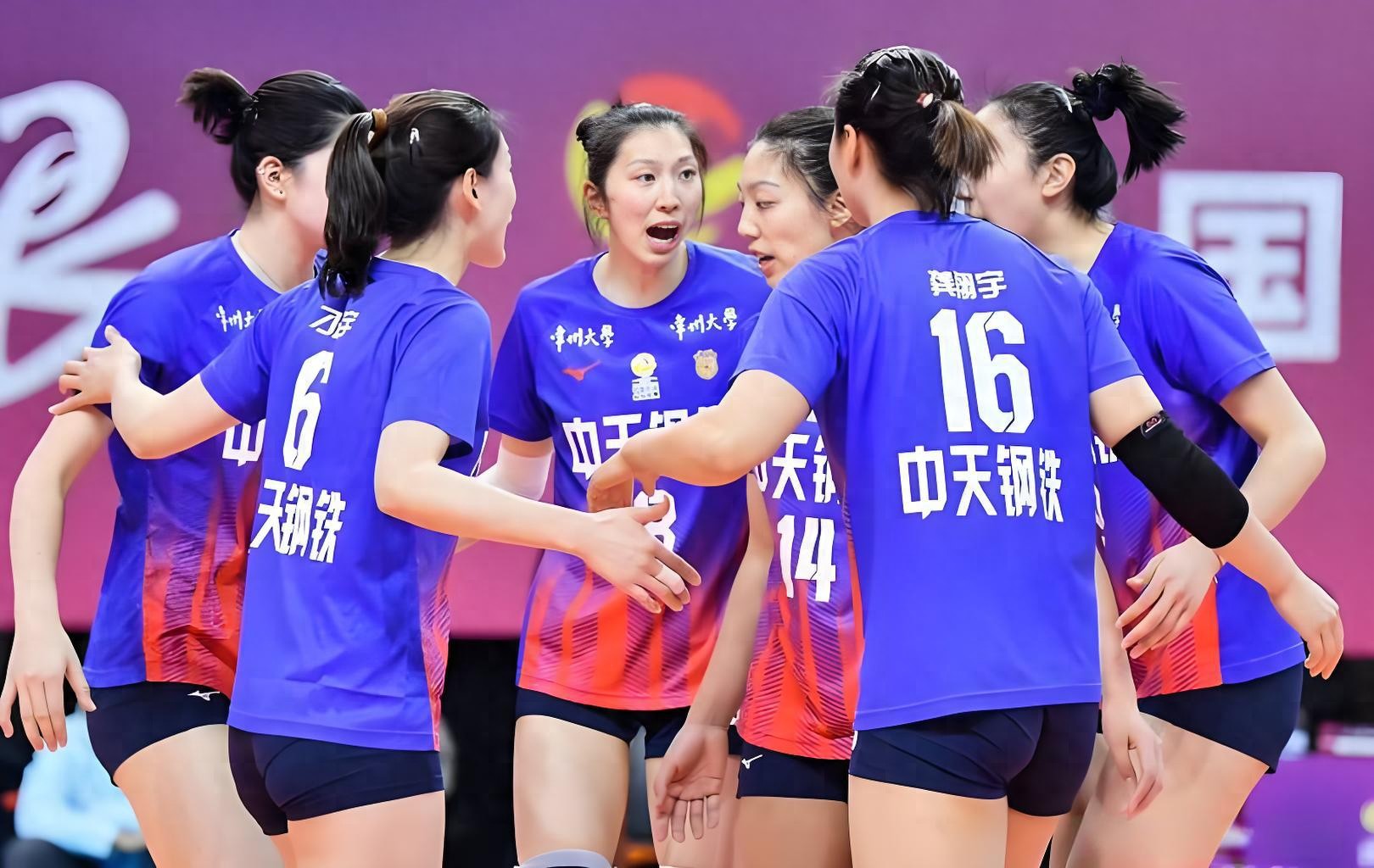 The Women's Volleyball Super League schedule for today (1.28): Jiangsu vs Beijing, Fujian vs Shandong, live on CCTV Video.