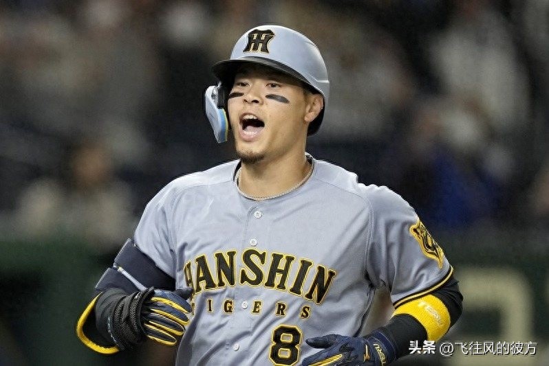 Teruaki Sato signs a one-year contract worth 500 million yen; negotiations regarding his challenge to MLB remain ongoing.