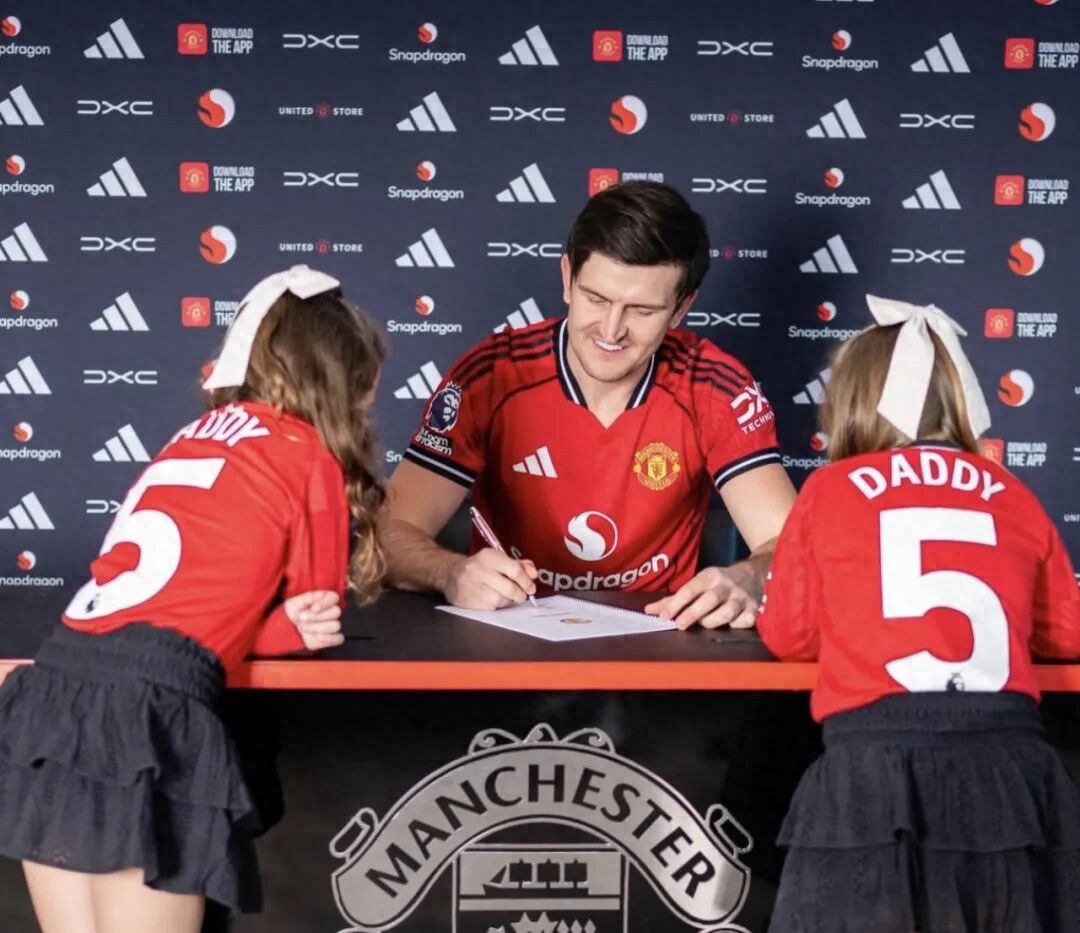 Manchester United announces Maguire's contract extension to stay at Old Trafford until retirement! Contract details revealed, rejecting Beckham's higher salary offer to remain with the club.