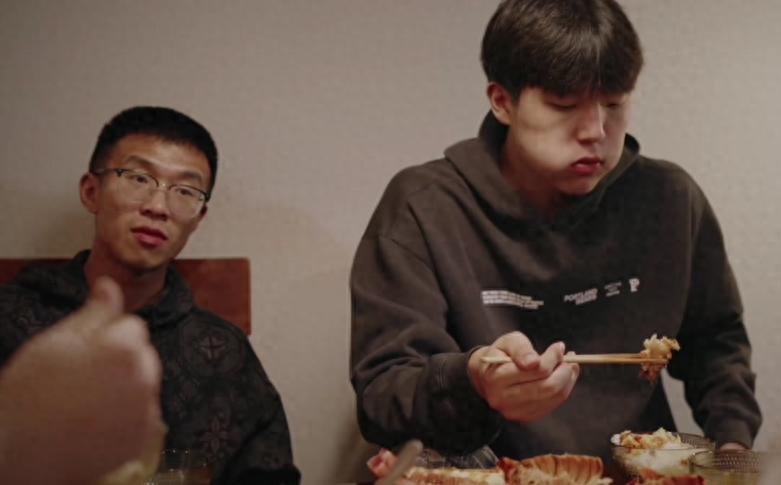 Has Yang Hansen gained weight? Translator Liu Yucheng reveals body fat remains unchanged: Coach says maintaining this is fine.