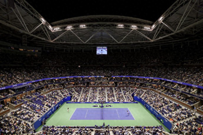 Sinner lost his first set and admitted it was tough, Zverev exited in four sets, the Williams sisters met again, and a thief stole a trophy.