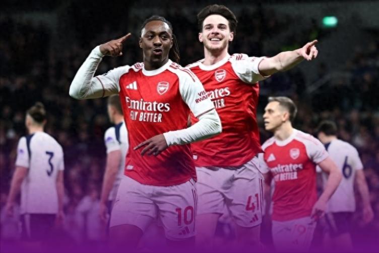 Arsenal did not falter, achieving an 8-2 aggregate victory in the North London Derby, leading the table by 5 points after playing one more game, with both new signings scoring twice.