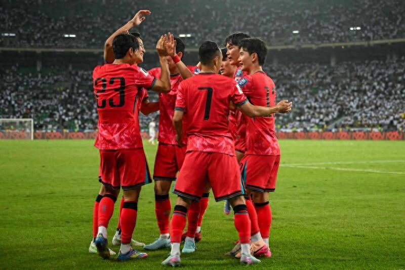 The South Korean men's football team received the ticket to the 2026 World Cup, and Hamadi received a red card prematurely