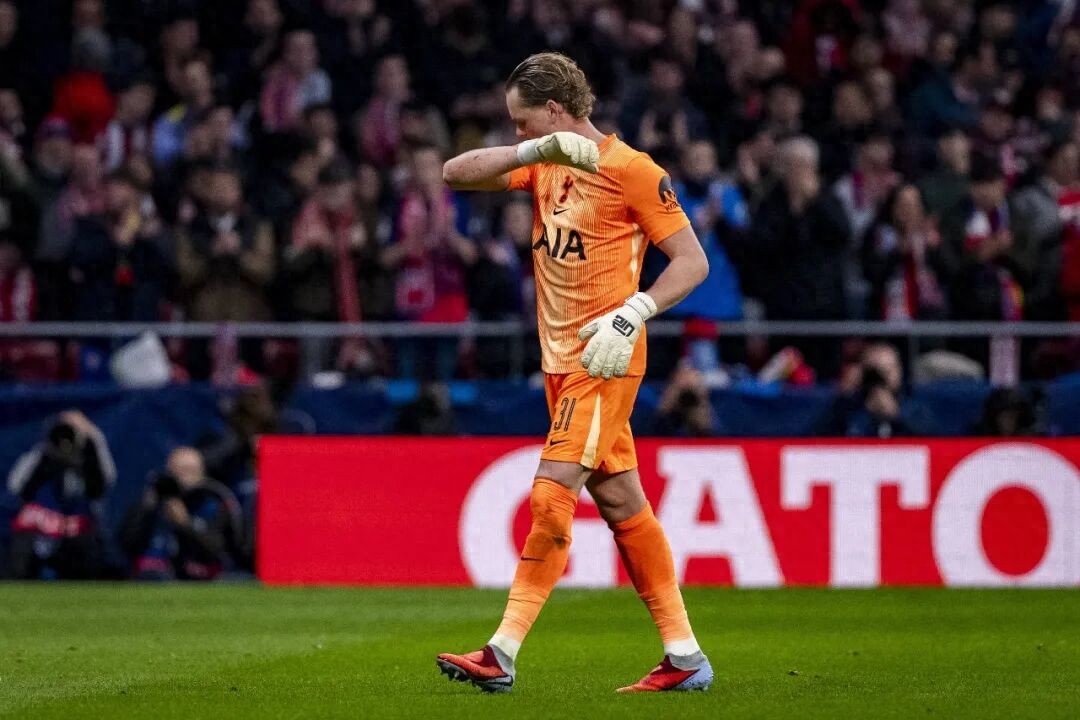 Nightmare continues! Spurs accelerate their freefall with three gifts in the opening minutes.