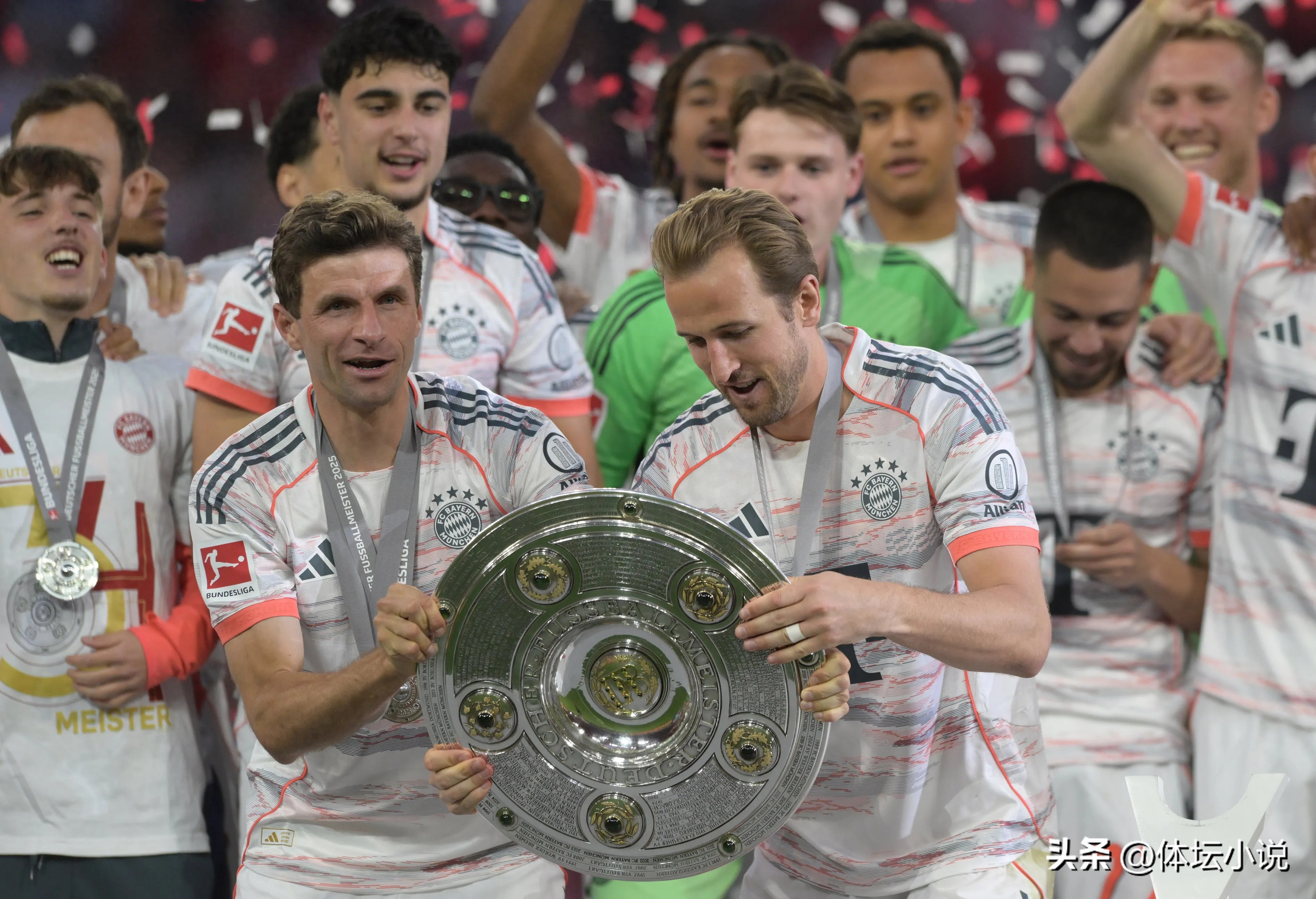 Just today! There were two big news in European football overnight, Kane lifted the trophy and Hamburg was forced to the Bundesliga