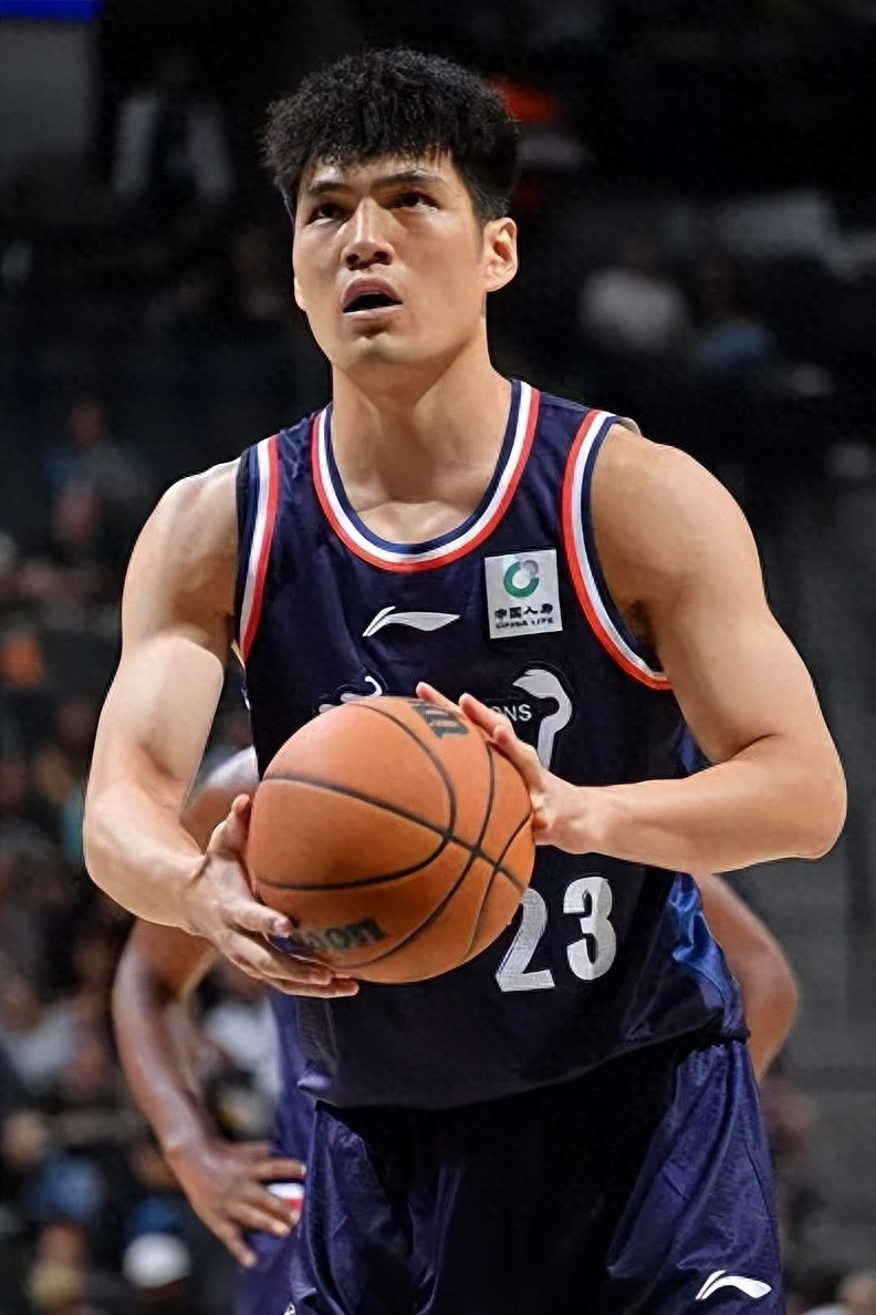 Against the Spurs, Chen Guohao scored 14 points in the first half! Wembanyama also took the court!