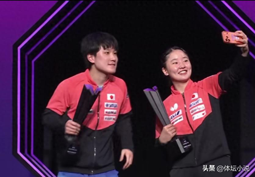Japan's Big Win! The Zhang siblings both clinched titles, happily taking a group photo at the award ceremony—the crisis for the Chinese national table tennis team is truly here.