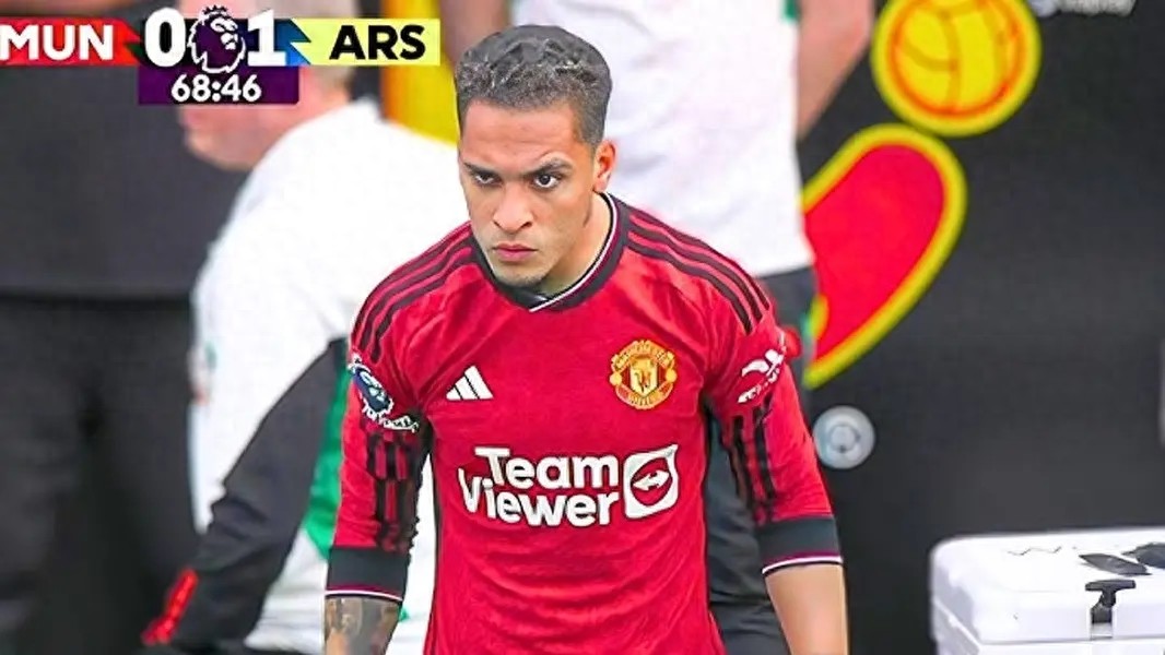 Joining forces with Mourinho? Fenerbahce offers €45 million for Antony, but the player is determined to go to Betis.