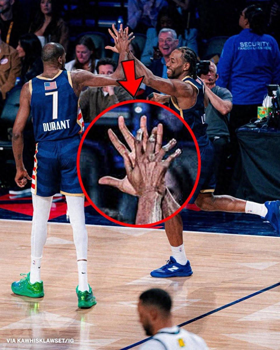 The hand comparison between Kawhi Leonard and Kevin Durant is astonishing! Kawhi's hand appears to be twice the size of KD's, ranking ninth largest in history.