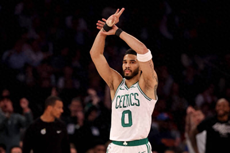 Tatum scored 42 points but retired injured, and the Celtics were reversed to give the Knicks the first match point