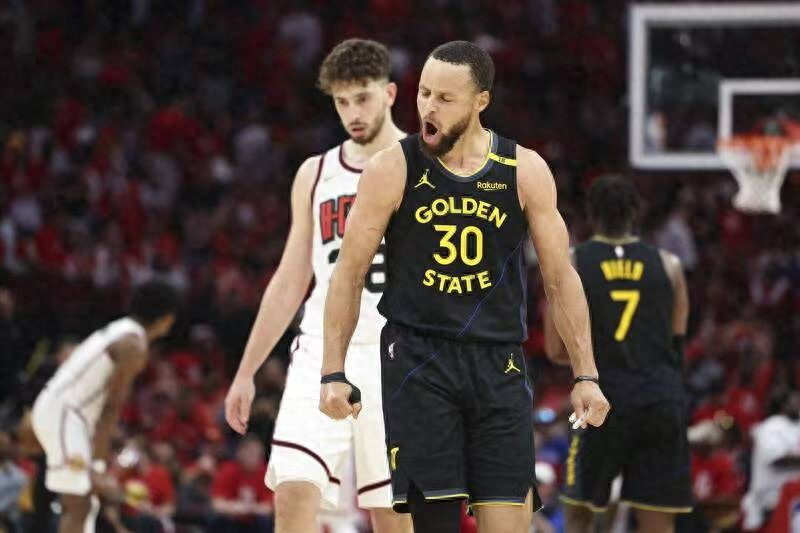 Curry scored 14 points in the tiebreaker to lead the Warriors to destroy the Rockets and set a special NBA playoff record