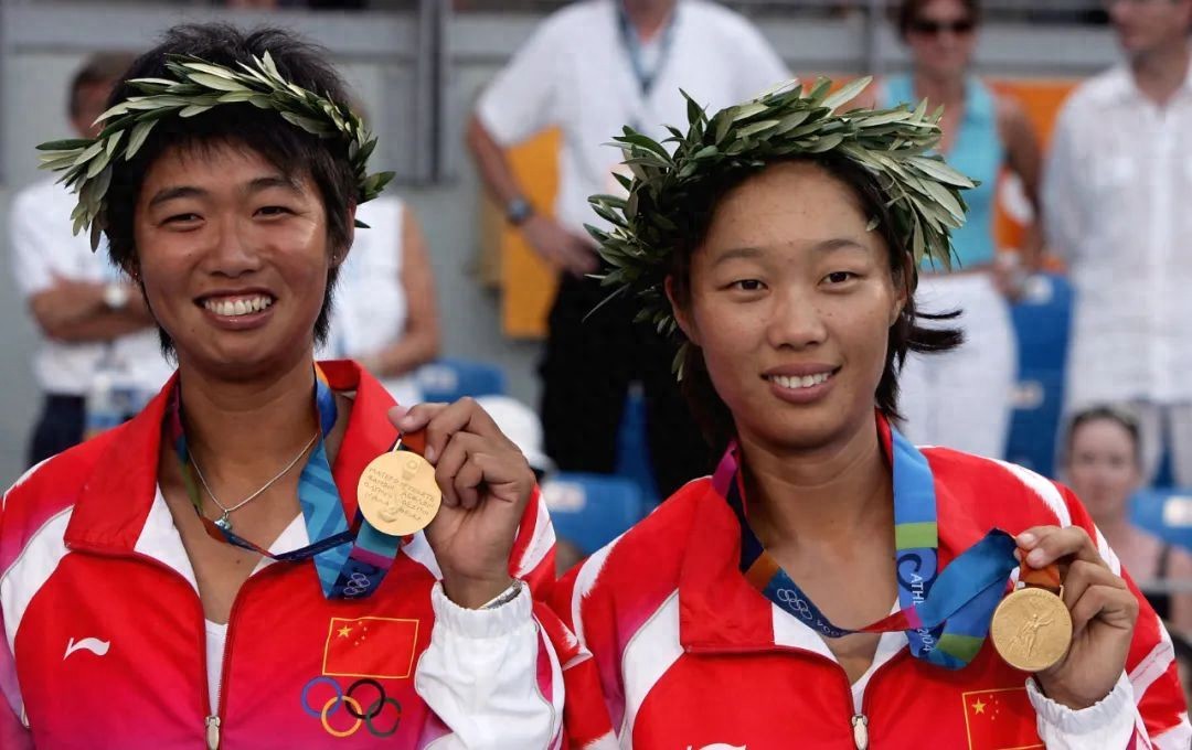 Singing all the way, both won, and the Chinese season saw the final of the Chinese Golden Flower Division for the first time