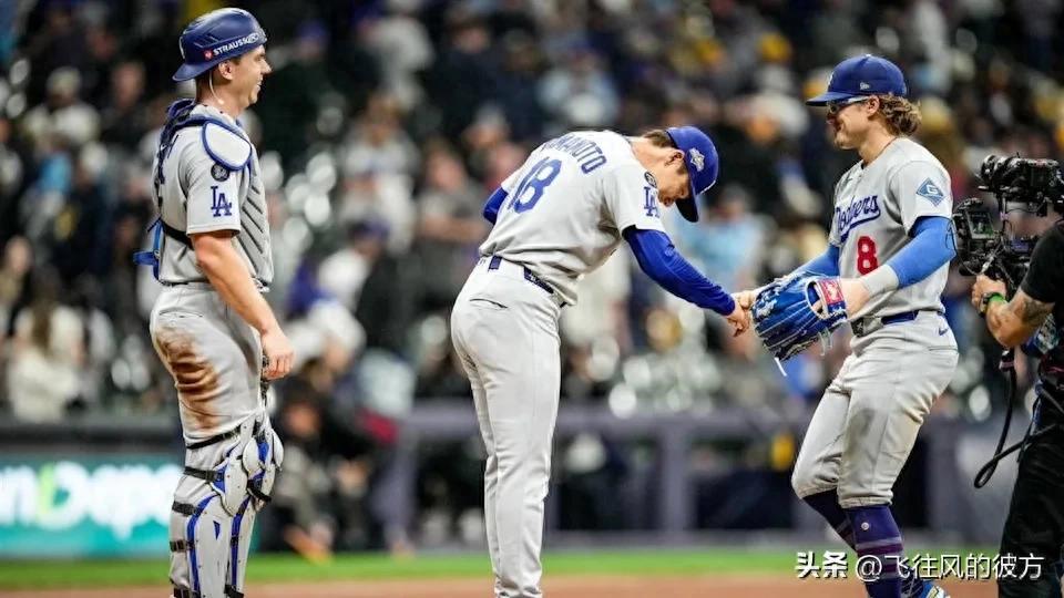 Yoshinobu Yamamoto bowed to Kike Hernandez after pitching a complete game, with a heartwarming story behind it.