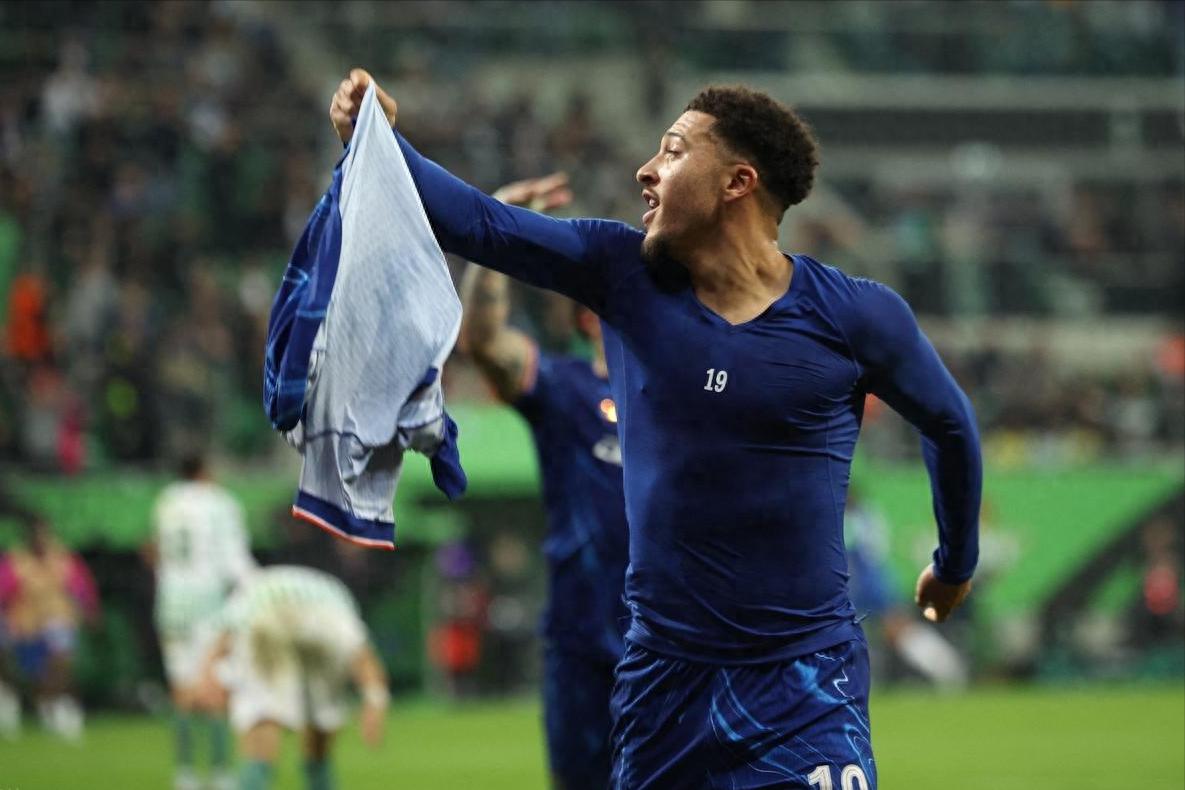 Fabrizio Romano: Chelsea still haven't reached an agreement with Sancho on wages, and if they can't get along, they will return the money at a loss