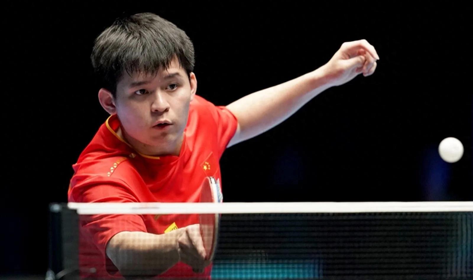 Table tennis Doha World Table Tennis Championships men's doubles signing table Lin Gaoyuan, Lin Shidong, Liang Jingkun and Huang Youzheng played