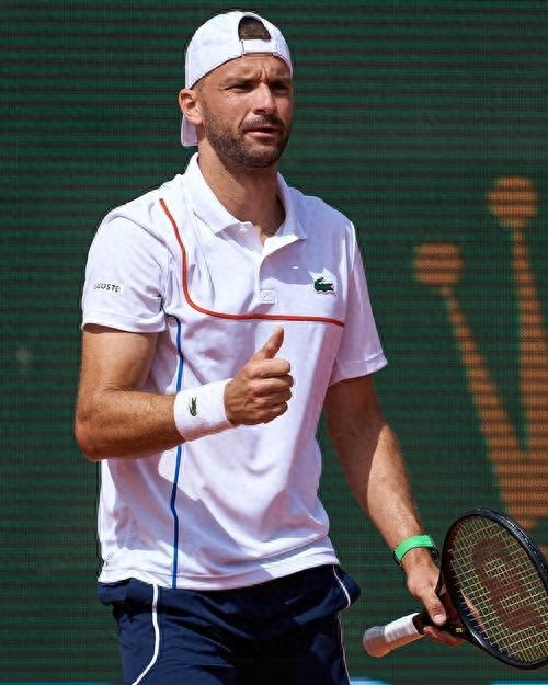 Oddly enough, there were four retirements from the Grand Slam tournament lead