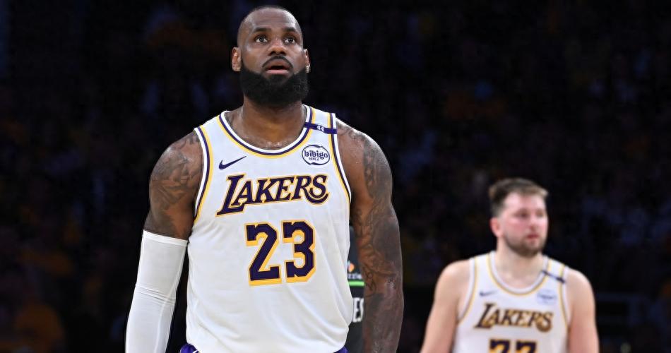 Reports say four teams are interested in signing LeBron James this summer! Most likely to stay with the Lakers or take a pay cut for his 24th season