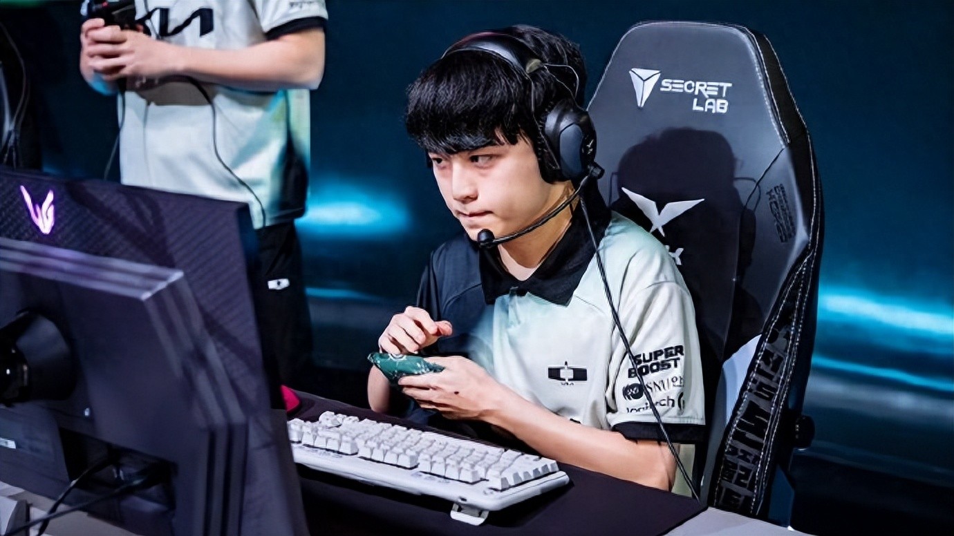 T1慘遭重創跌入敗者組!Faker成為突破口,單局被Zeka三度單殺,