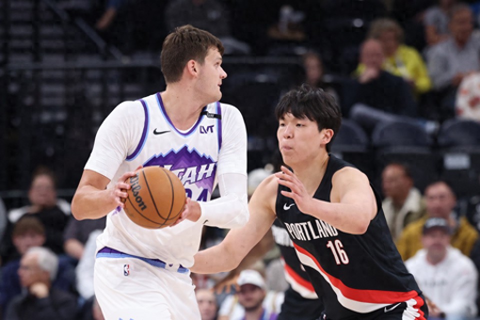 Yang Hansen was seen shedding tears on the sidelines! He admitted to having improper technique and vowed to improve. The biggest gain from the preseason was his fitness.